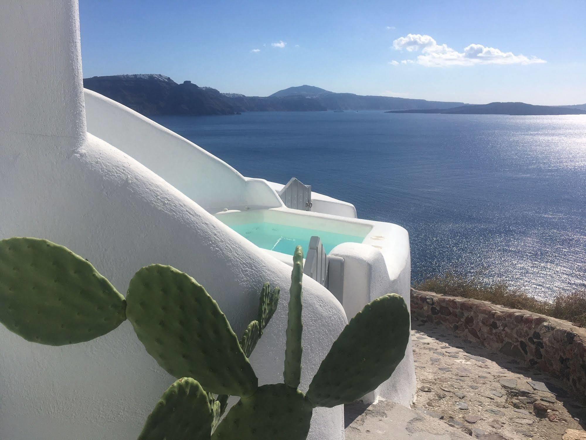 Liakada Oia Suites ภายนอก รูปภาพ